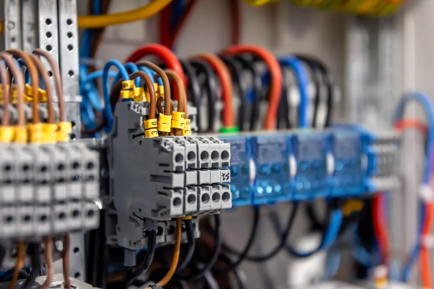 Sistema de Control y Distribución Eléctrica de Baja y Media Tensión